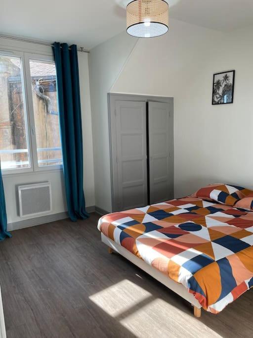 T2 4 Pers Face Gare Sncf Appart Hotel Le Cygne 6 Bourges Dış mekan fotoğraf